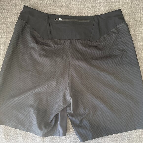 On Running Men's 5" lightweight shorts - Medium - Picture 8 of 8